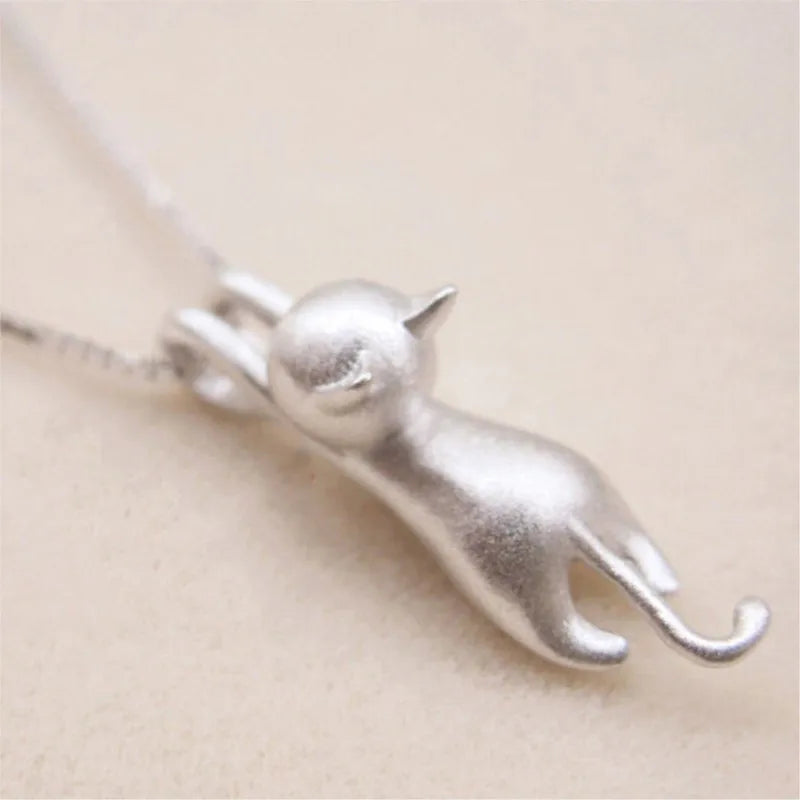 Colgante gatito estirado plata